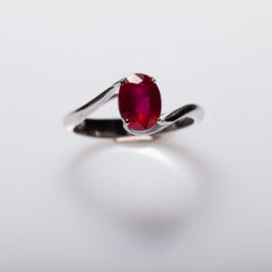 anello con tormalina rosa