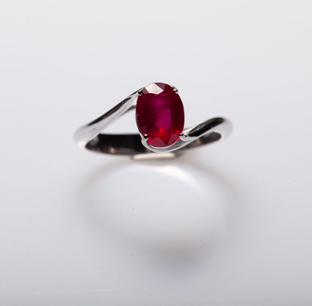 anello con tormalina rosa